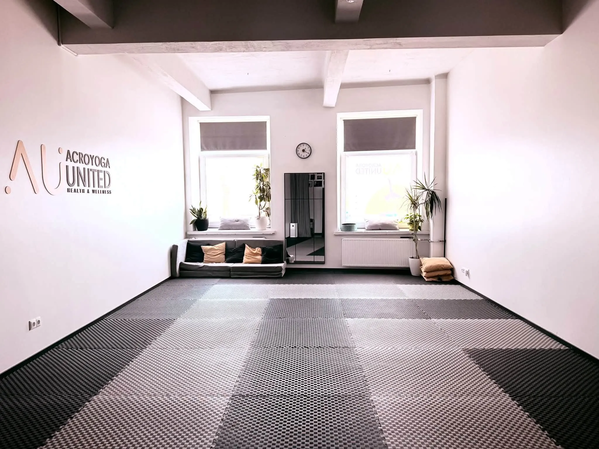 AcroYoga United Studio